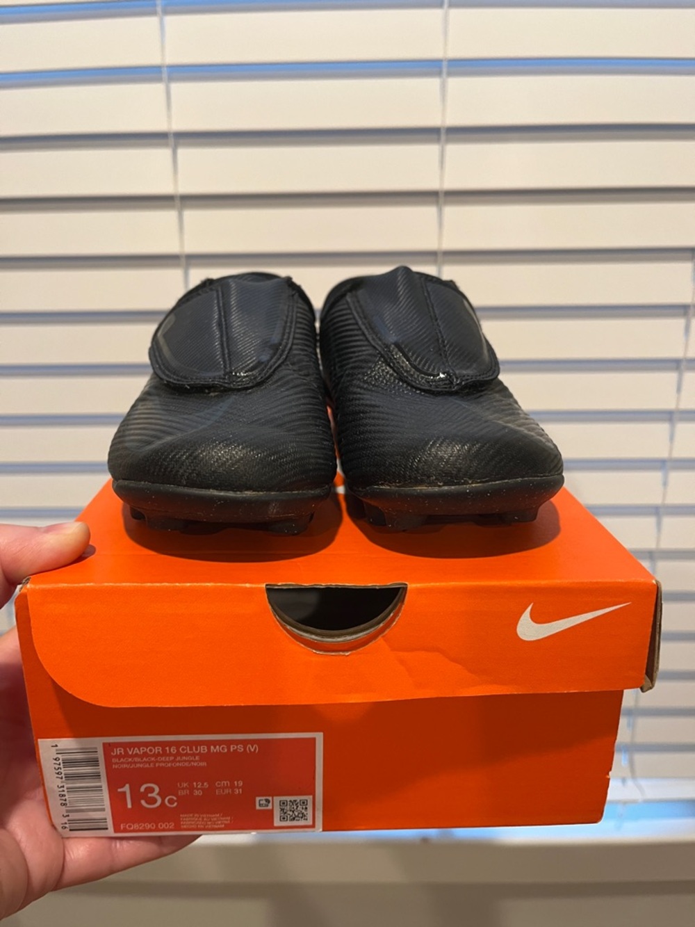 Nike Black Youth Jr Vapor 16 Soccer Cleats
With Box
size 13c